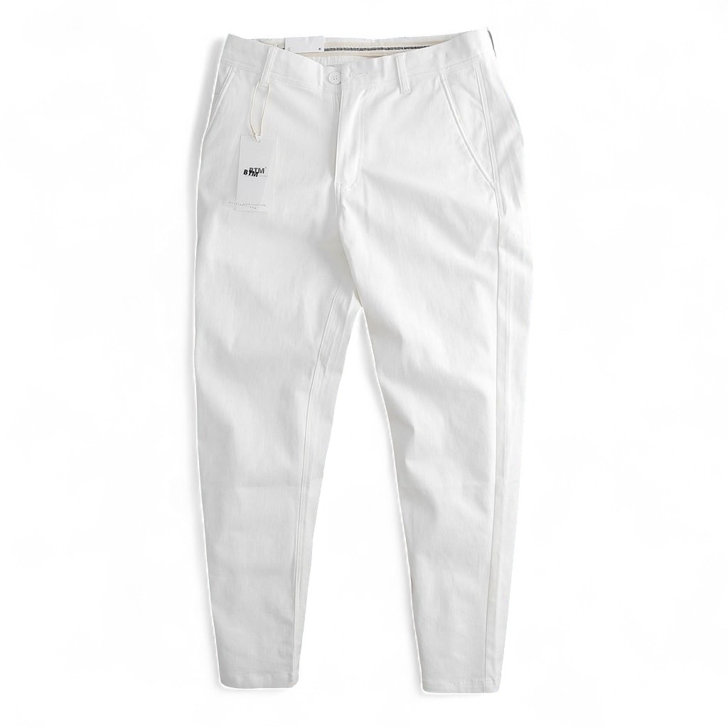 quần kaki size 28 còn khiến người mặc ấn tượng bởi chất vải mềm, thoáng và nhẹ