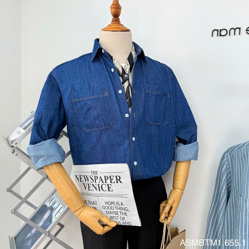 Áo sơ mi BTM Denim Classic được may từ chất vải denim cao cấp
