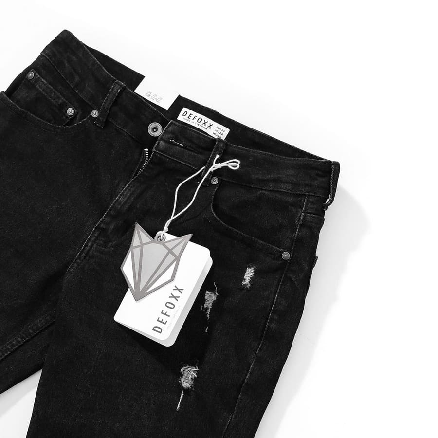 Quần short jean DEFOXX rách đùi màu đen là lựa chọn hoàn hảo cho những chàng trai