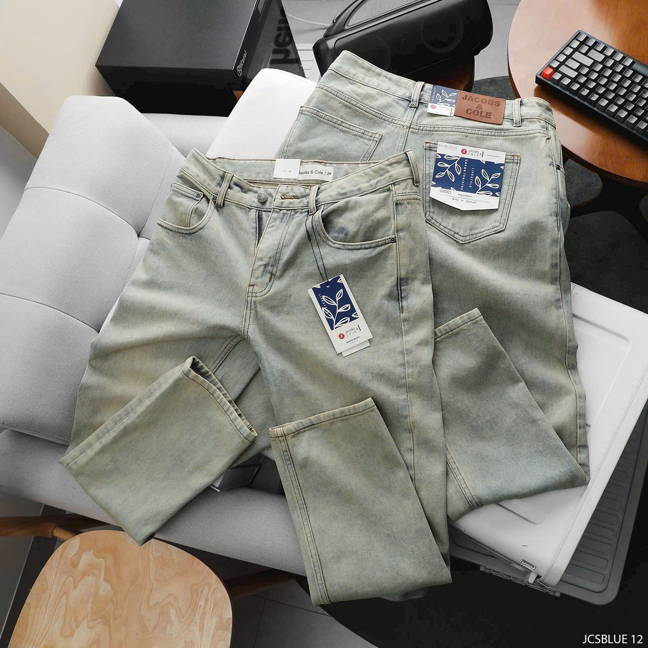 Có nhiều cách để trả lời câu hỏi quần jean ống suông phối giày gì hợp nhất, nhưng tùy vào hoàn cảnh và phong cách