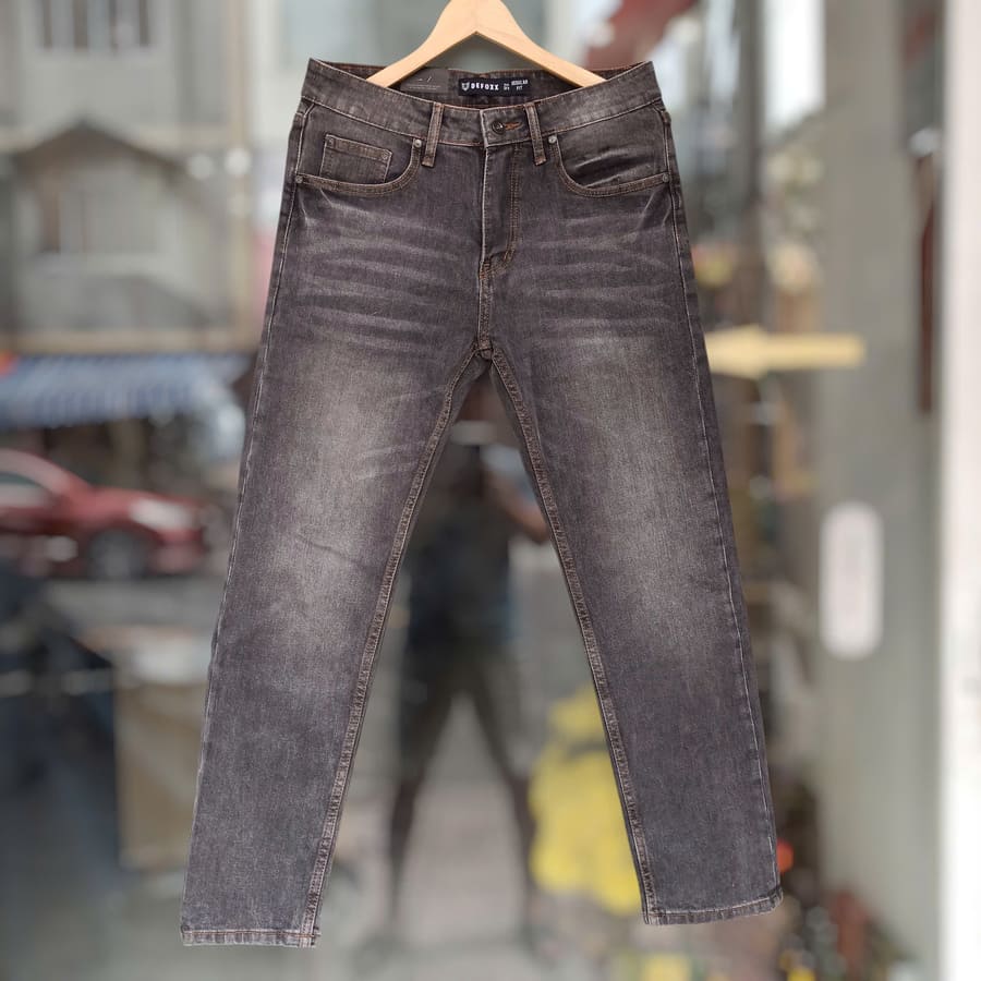 Quần jean ống suông nam DEFOXX 251006 mang đến vẻ ngoài cá tính nhưng vẫn tinh tế cho phái mạnh