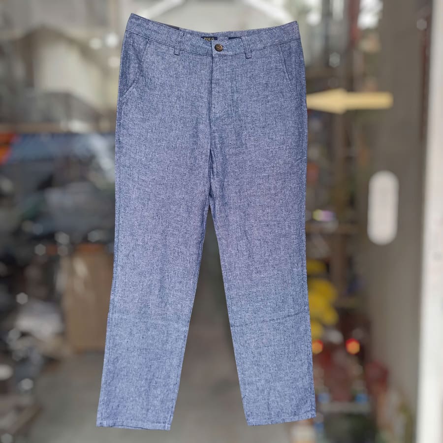 Quần dài linen màu xanh dương là lựa chọn hoàn hảo cho những ai yêu sự nhẹ nhàng,