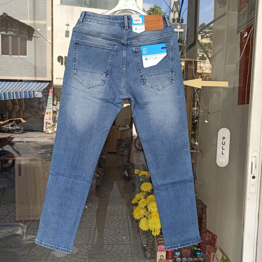 Quần jean nam xanh bạc Jacobs Cole slim được chế tác từ vải denim cotton pha spandex cao cấp