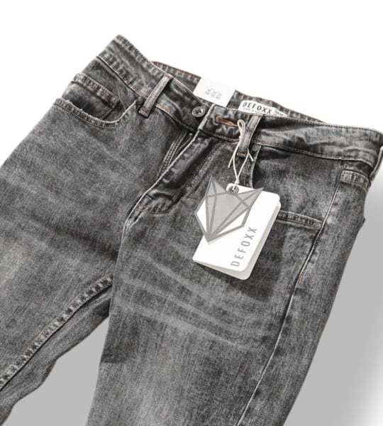 Quần jean Defoxx ôm xám wash – Gọn gàng, nam tính và dễ ứng dụng hằng ngày