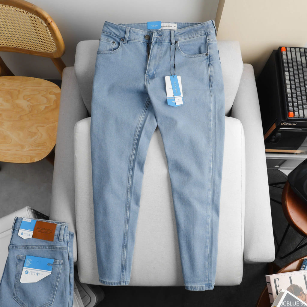 Quần jean size 28 màu sáng là lựa chọn phù hợp cho nam giới có vóc dáng thanh mảnh và yêu thích phong cách trẻ trung.