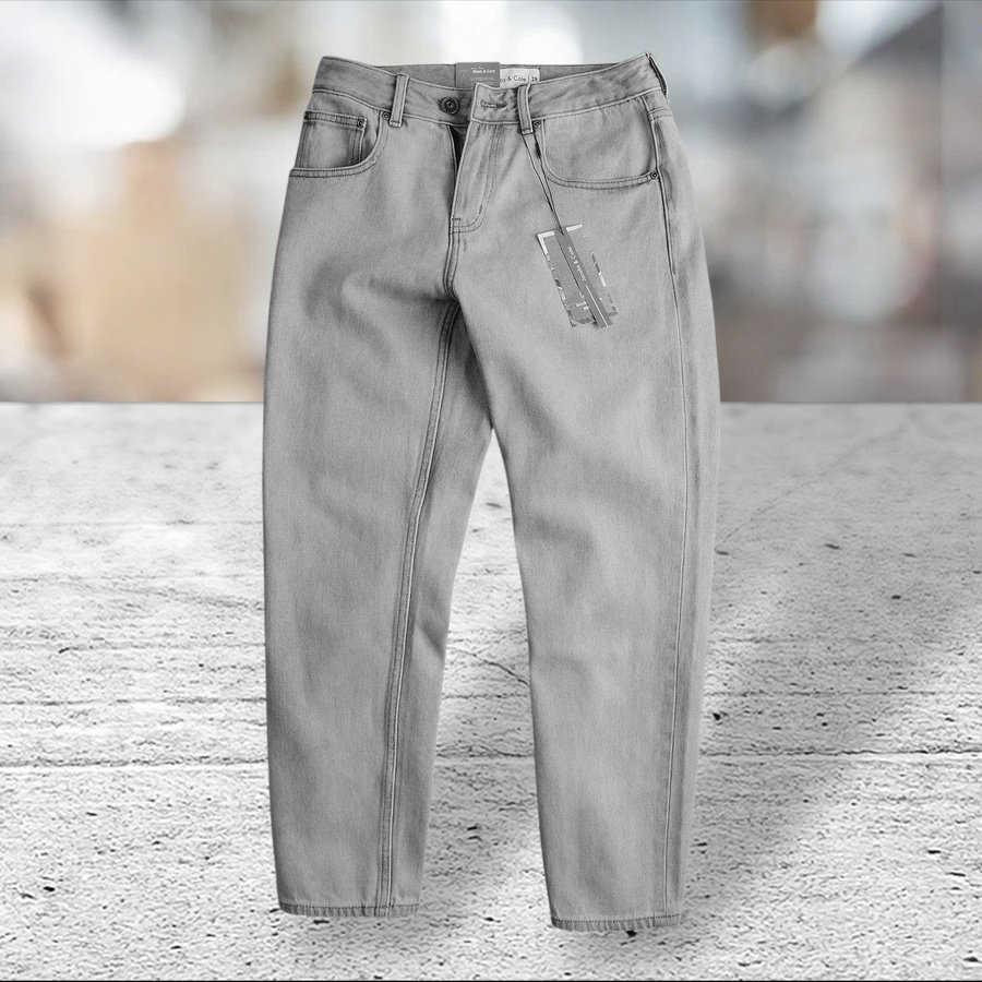 Quần jean size 29 ống suông với thiết kế đơn giản, thoải mái và dễ phối đồ.